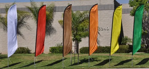 Vista 3 de Kit de bandera de plumas de color sólido con espiga