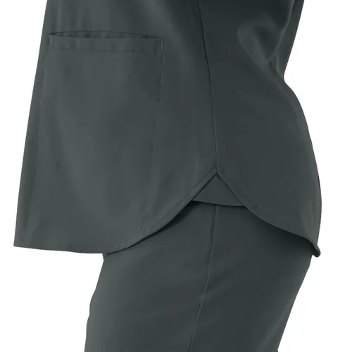 Vista 5 de ave. Camiseta médica Monroe con cuello en V y dos bolsillos para mujer, color carbón, talla XS