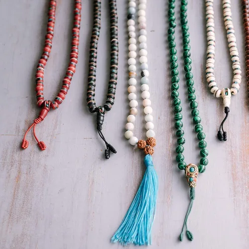 Vista 5 de BLUE BOHO DESIGNS. Collar Mala con piedras curativas para meditación