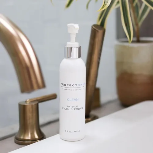 Vista 5 de PERFECT SKIN BY CHRISTIE KIDD, PA-C Limpiador facial natural limpio - Lavado facial suave con aloe, hoja de olivo y árbol de té - Calma, hidrata