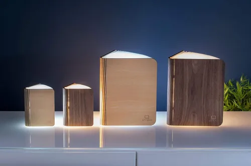 Vista 6 de Gingko Mini luz LED de escritorio inteligente con acabado de madera natural, recargable con cargador micro USB, nogal