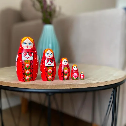Vista 7 de AEVVV Juego de 5 muñecas de anidación rusas, muñecas Matryoshka con sarafan ruso rojo tradicional, muñecas Babushka, muñeca anidadora de madera