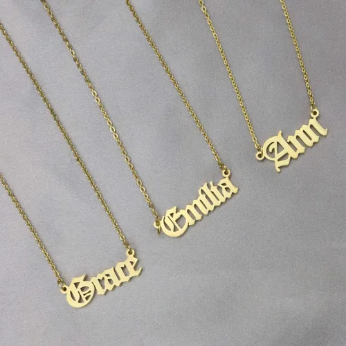Vista 5 de Joycuff antiguo inglés nombre collar (más de 500 nombres en existencia) personalizado chapado en oro de 18 quilates Monograma joyería regalo
