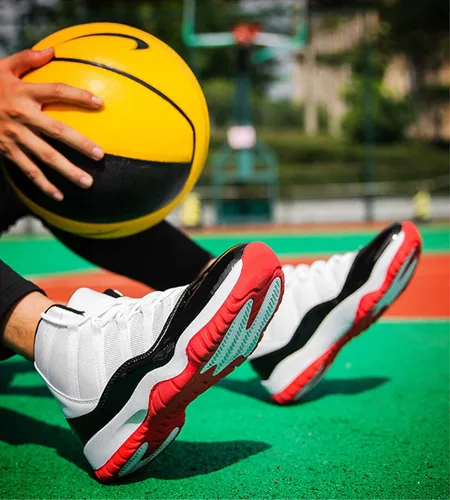 Vista 4 de xhuoqdk Zapatos de baloncesto retro de moda para hombre, zapatos deportivos de tendencia, zapatos casuales para correr al aire libre, zapatillas