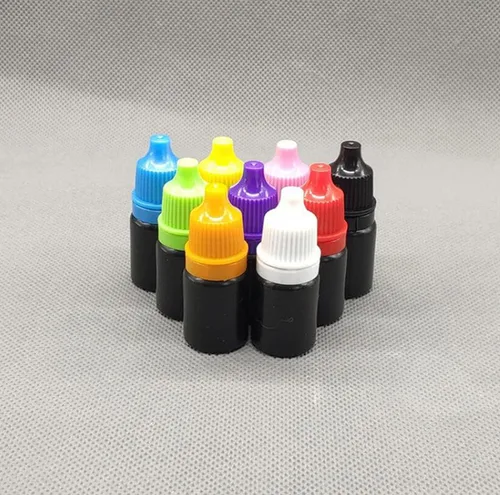 Vista 6 de Snadulor 60 botellas vacías de plástico negro con gotero exprimible de 0.2 fl oz con tapa protectora, botella de gotas para los ojos (tapa verde)