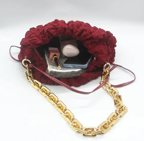 Vista 4 de NAARIIAN Bolso de dumpling para mujer diseño fruncido en forma de nube bolso de hombro con cadena gruesa de piel sintética