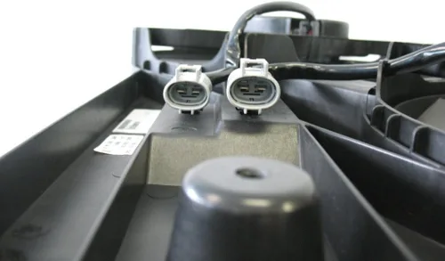 Vista 4 de Tong Yang FAN-CV66132A - Conjunto de ventilador de refrigeración para radiador/condensador de repuesto, 12 CV Captiva Sport 12- V6/3.0/Saturn VUE