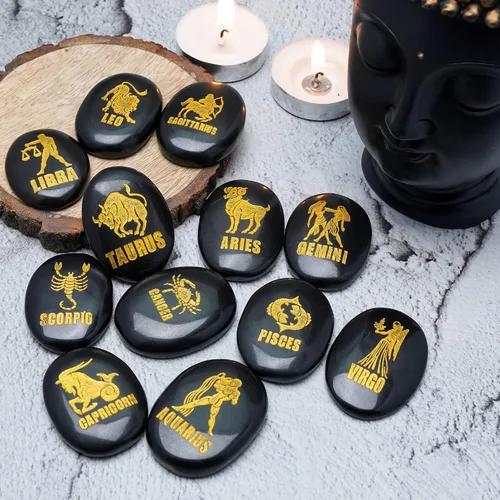 Vista 2 de Crocon Ágata negra con símbolos del zodiaco u horóscopo, piedras grabadas con nombre (juego de 12) para meditación de equilibrio de reiki, piedras