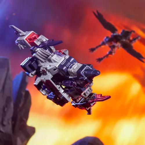 Vista 6 de Transformers Legacy United Voyager Class Cybertron Universe Starscream, figura de acción convertible de 7 pulgadas, para niños de 8 años en adelante