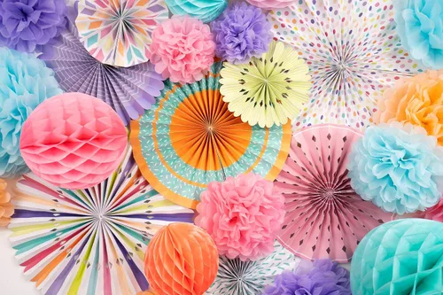 Vista 2 de PapaKit Juego de 26 piezas de decoración de fiesta multicolor de lujo, pompones de papel de seda vibrantes, bolas de panal y abanicos de papel