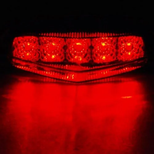 Vista 2 de Astra Depot Lente transparente de corte de diamante, 10 luces LED rojas para frenar y correr, compatible con Suzuki Honda, Yamaha, Kawasaki, Street