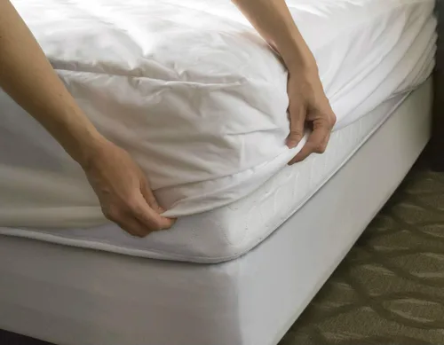 Vista 7 de Four Seasons Essentials Paquete - 3 artículos: protectores de almohada impermeables tamaño queen (2 piezas) + protector de colchón Queen