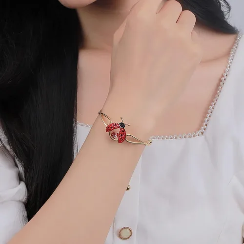 Vista 3 de superchic Pulsera de mariquita con circonita cúbica con cristales flotantes para mujeres, adolescentes, niñas, niños, fiesta de Halloween, regalos