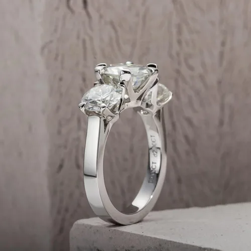 Vista 6 de Juego de anillos de moissanita para mujeres y hombres, 3 quilates, 3 piedras, moissanita, compromiso, aniversario, anillo central de 2 quilates