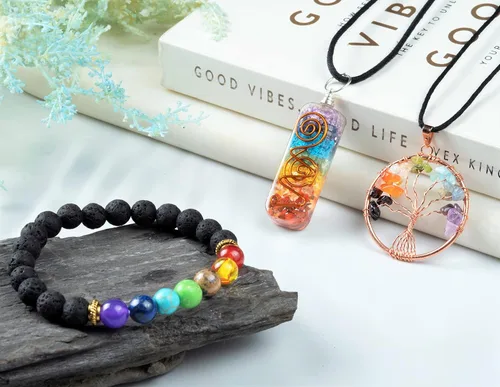 Vista 2 de Árbol de la vida de los siete chakras con cristales con pulsera y 2 colgantes – Decoración de bonsái Feng Shui con cristales curativos, regalos