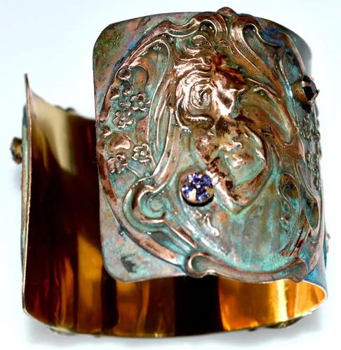 Vista 3 de Elaine Coyne Collectible Artwear Pulsera Art Nouveau de latón con flores - Cristales auténticos, Cobre