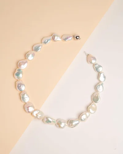 Vista 3 de Secret & You Collar de perlas cultivadas de agua dulce para mujer, forma de moneda barroca de 17.7 in de largo, grandes perlas barrocas