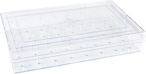 Vista 3 de The Quilted Bear Caja de 40 hilos de bobina, apilable de plástico acrílico transparente resistente, soporte de carrete de varios tamaños, ideal como