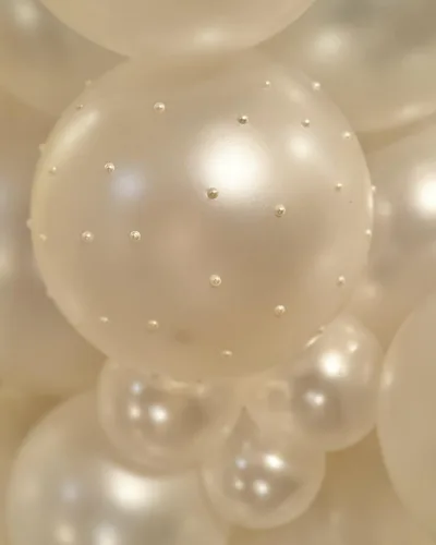 Vista 6 de Kit de arco de guirnalda de globos blancos perlados, 112 piezas de arco de globos de doble relleno de color blanco arena perla con calcomanías