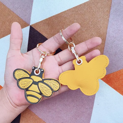 Vista 5 de CATCH ON Paquete de 2 fundas de cuero para llavero, bonitos accesorios Kawaii adecuados para Airtag