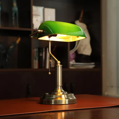 Vista 2 de TORCHSTAR Lámpara de escritorio de cristal verde con cadena de tracción, base E26 Base de acabado de latón, lámpara tradicional antigua para sala