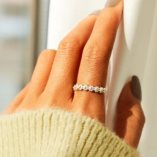 Vista 2 de Story Jewellery Thinking Of You - Anillo para mujer, diseño de margaritas con texto en inglés "I Think About You Every Daisy", anillos chapados