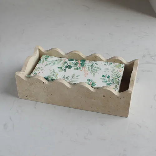 Vista 2 de Portatollas para invitados de travertino natural de 9.8" × 4.9" para baño, portaservilletas rectangular con borde festoneado, bandeja para toallas