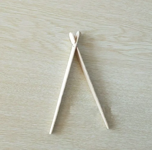 Vista 2 de Mayata 100 palillos de madera de 5.9 in / pinzas de madera para buffet de madera/pinzas desechables/pinzas de madera para pan/palillos planos