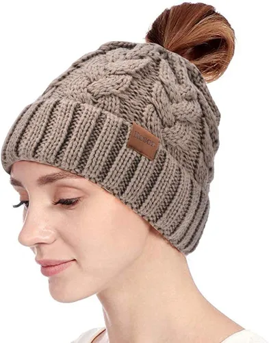 Vista 2 de Rosoz Gorro de cola de caballo para mujer gorro cálido de invierno suave y elástico tejido trenzado gorro de moño alto
