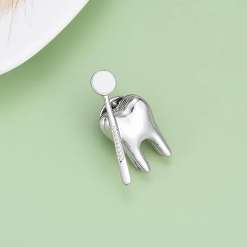 Vista 4 de HANRESHE - Lindo broche de enfermera regalo de médicos enfermeras joyería médica chapado en oro alfileres de esmalte de dibujos animados broches
