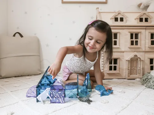 Vista 4 de MAGNA-TILES Arctic Animals - Juego de construcción magnética de 25 piezas, la marca original de construcción magnética