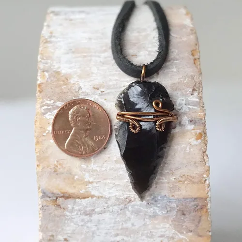 Vista 7 de Black Obsidian Arrowhead Necklace - Antique Bronze Wire Wrapped Pendant - 24 inch Black Leather Cord - Gift for Him