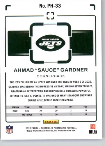 Vista 2 de Panini Chronicles Photogenic #33 Ahmad Sauce Gardner New York Jets RC Rookie Card Tarjeta oficial de fútbol de la NFL en estado crudo (NM o mejor)