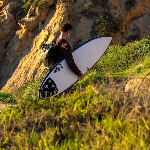 Vista 6 de Ho Stevie! Mochila de surf impermeable de 25 litros, diseñada para la aventura, cierre superior enrollable que mantiene tu equipo seco en la bolsa