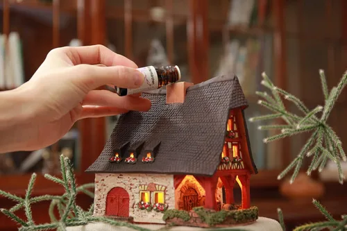 Vista 2 de Ceramic Houses and Villages Collection - Miniatura coleccionable hecha a mano de la antigua herrería histórica en Rothenburg, Alemania - Portavelas