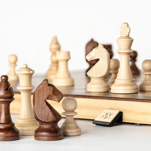 Vista 3 de A&A Juego de ajedrez magnético de madera plegable de 15 pulgadas con piezas de ajedrez Staunton de altura King de 3 pulgadas, caja de pino con Claro