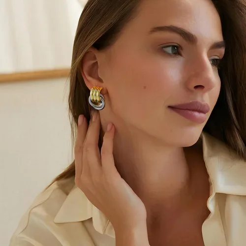 Vista 4 de Aretes gruesos de nudo dorado para mujer, aretes de eslabones largos con diseño geométrico de oro y plata