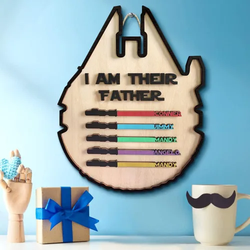 Vista 7 de Letreros de madera personalizados con nombres y sables de colores personalizados con texto en inglés "I AM THEIR THEIR Father", grabado con nombre