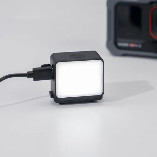 Vista 9 de JJC Luz LED para Insta360 Ace Pro 2 accesorios, accesorio de luz de relleno auxiliar magnética, recargable IPX5 impermeable, mini luz de video