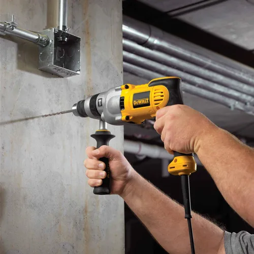 Vista 2 de DEWALT Kit de taladro percutor, 1/2 pulgadas, 10 amperios, mango de pistola (DWD520K)