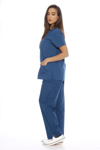 Vista 2 de Just Love - Conjunto de ropa quirúrgica de seis bolsillos, para mujer (cuello de pico y pantalón cargo)