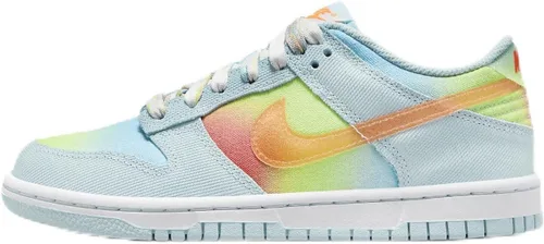 Vista 673 de Nike Kid's Dunk Low Sneaker
