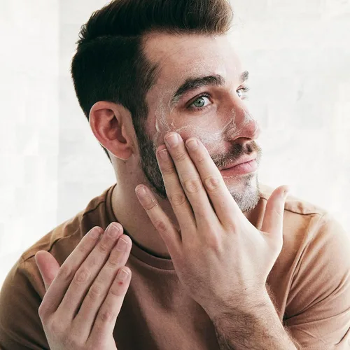 Vista 7 de Brickell - Hidratante facial esencial diario para hombres, loción facial natural y orgánica de rápida absorción con ácido hialurónico, té verde