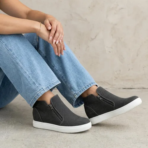 Vista 9 de CUSHIONAIRE - Tenis deportivos Hart Hidden de plataforma para mujer, disponibles en modelos más anchos
