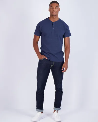 Vista 5 de Real Essentials Paquete de 3 camiseta Henley de manga corta y larga de algodón para hombre, ropa deportiva de alto rendimiento