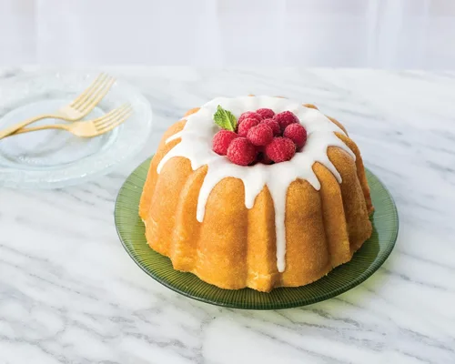 Vista 4 de Nordic Ware Anniversary Bundt 6 tazas, color dorado