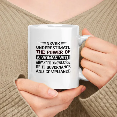 Vista 175 de Taza de cerámica blanca de 11 oz de regalo para mujer, nunca subestimes el poder de la mujer con talento para un diseño de software escalable
