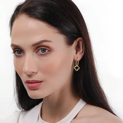 Vista 4 de ToHeart Aretes de trébol de oro para mujer, aretes de aro de trébol de oro de 14 quilates, ligeros, aretes de trébol de cuatro hojas, regalos