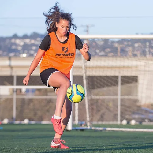 Vista 7 de Senda Amador Bola de Fútbol de Entrenamiento, Certificado de Comercio Justo Amarillo y azul