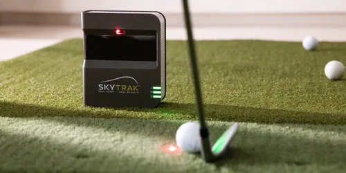 Vista 4 de Monitor de lanzamiento de golf SkyTrak y simulador de golf con estuche protector de metal